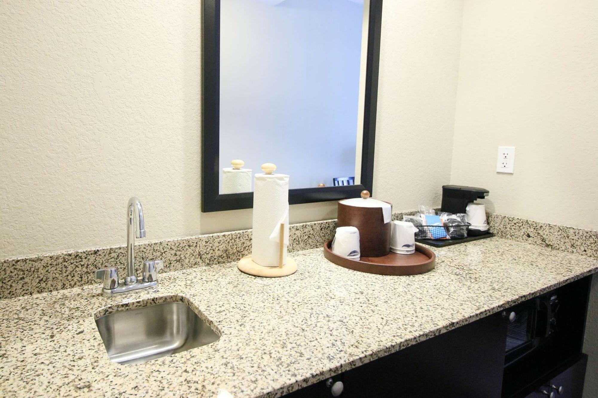 Hampton Inn & Suites Flowery Branch Exterior photo