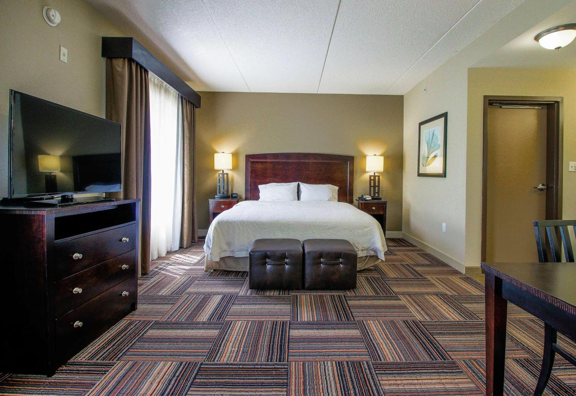 Hampton Inn & Suites Flowery Branch Exterior photo