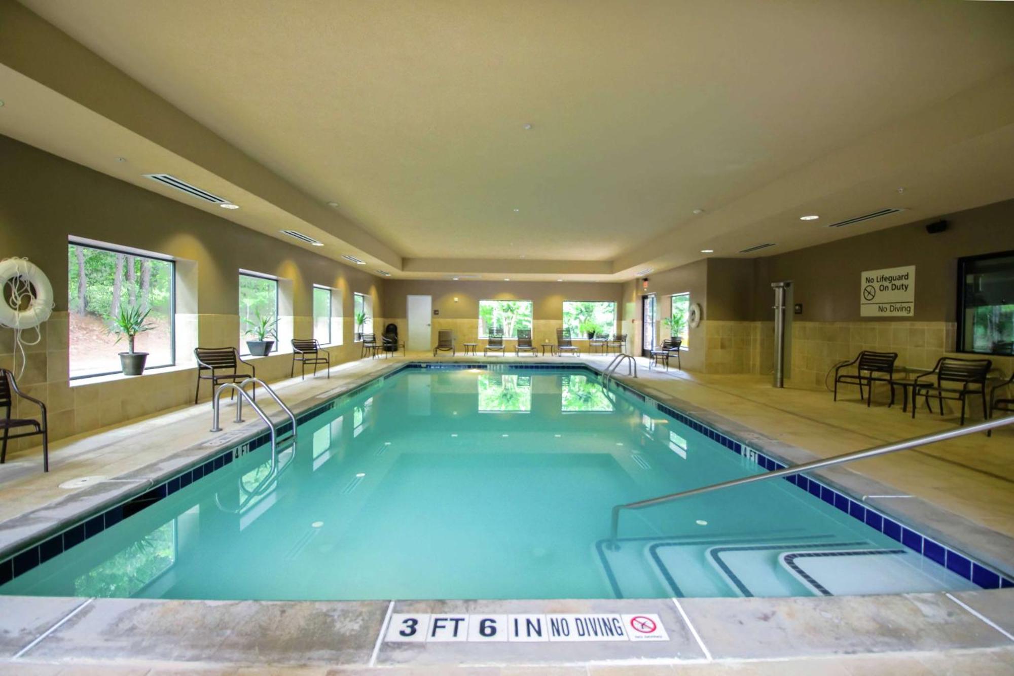 Hampton Inn & Suites Flowery Branch Exterior photo