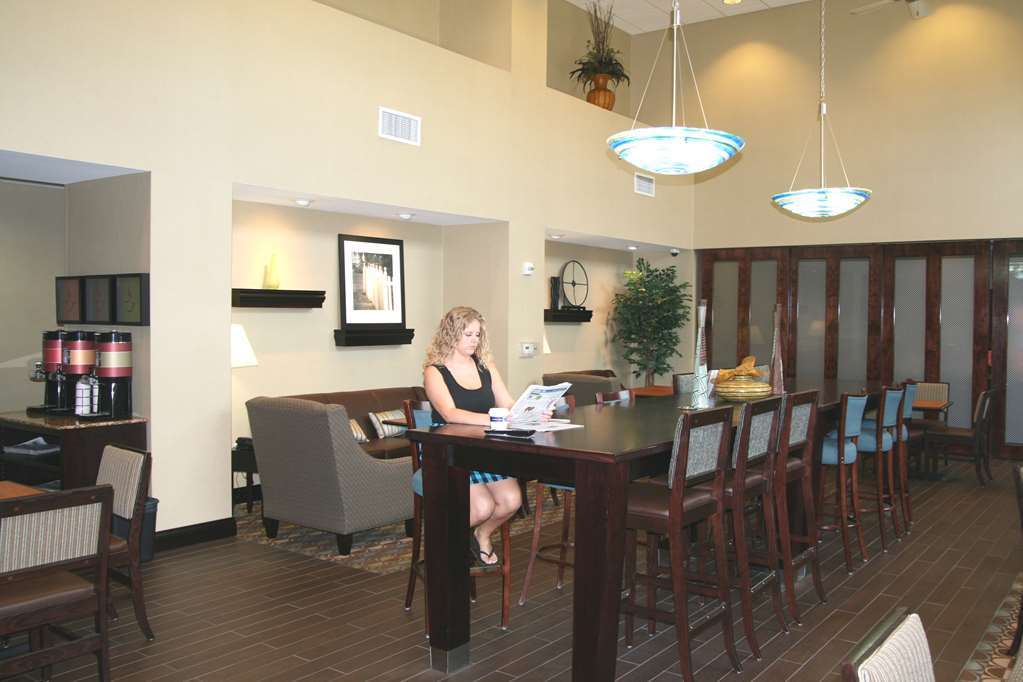 Hampton Inn & Suites Flowery Branch Restaurant photo